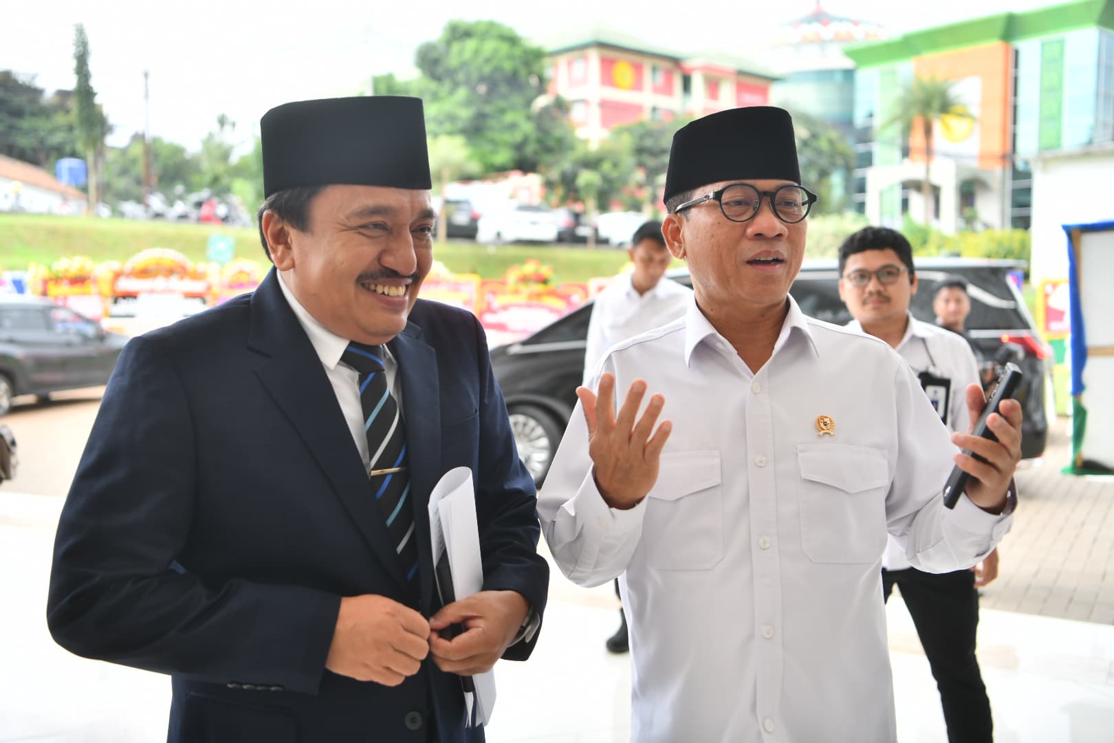Mendes Yandri Hadiri Pelantikan Rektor UMJ