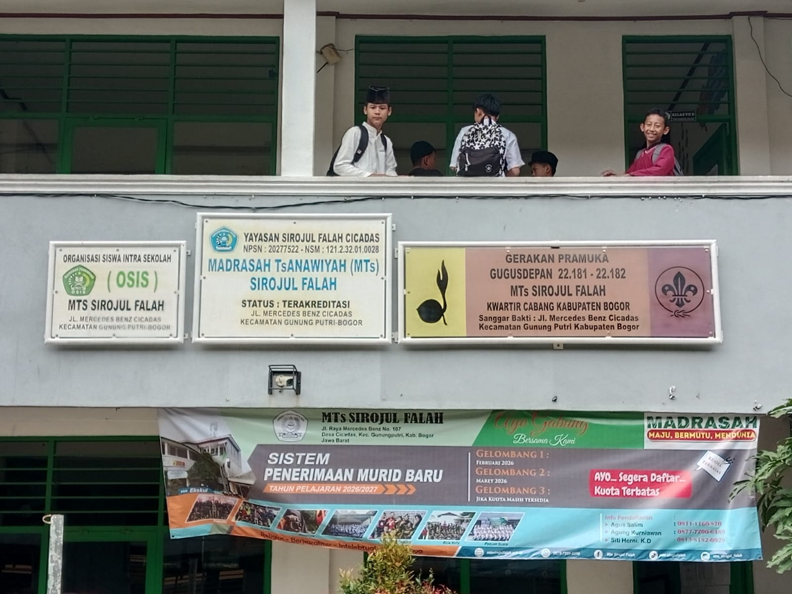 Orang Tua Murid Keluhkan Jual Beli Buku LKS dan Seragam